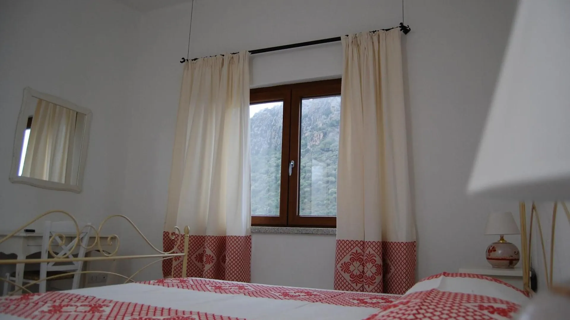 Case Vacanze Nioleo - Apartments And Pool