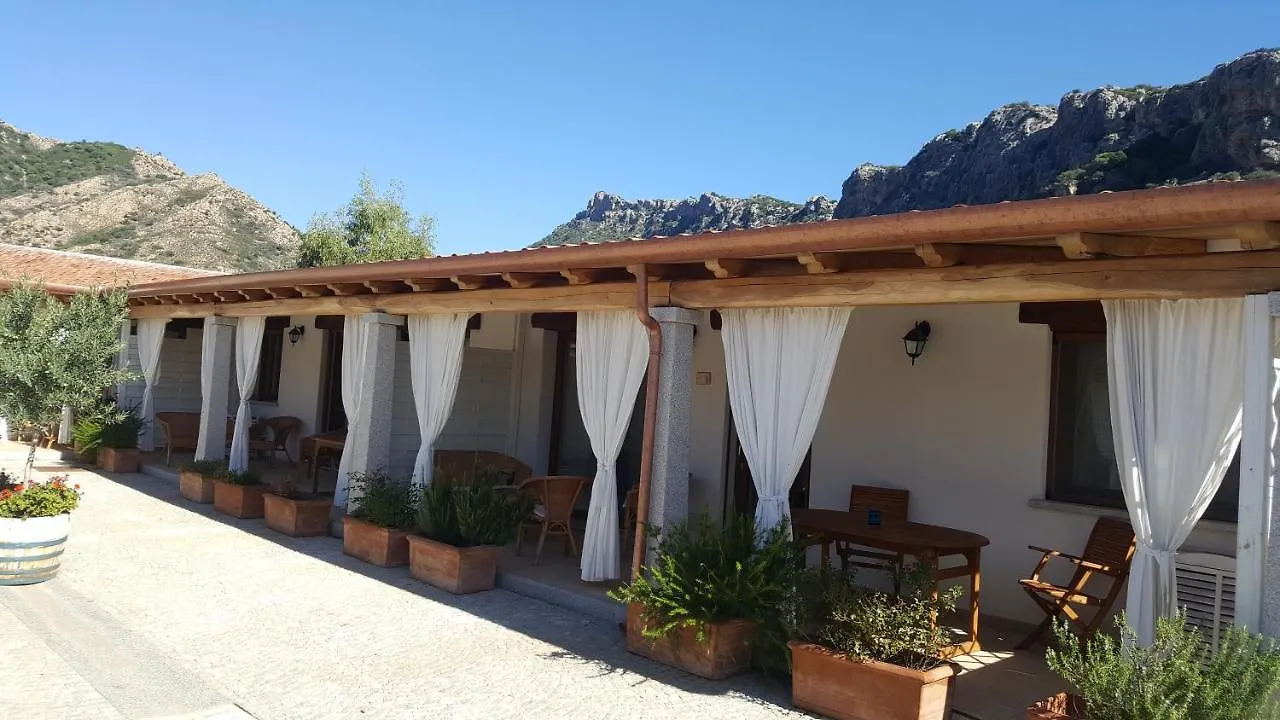 Case Vacanze Nioleo - Apartments And Pool