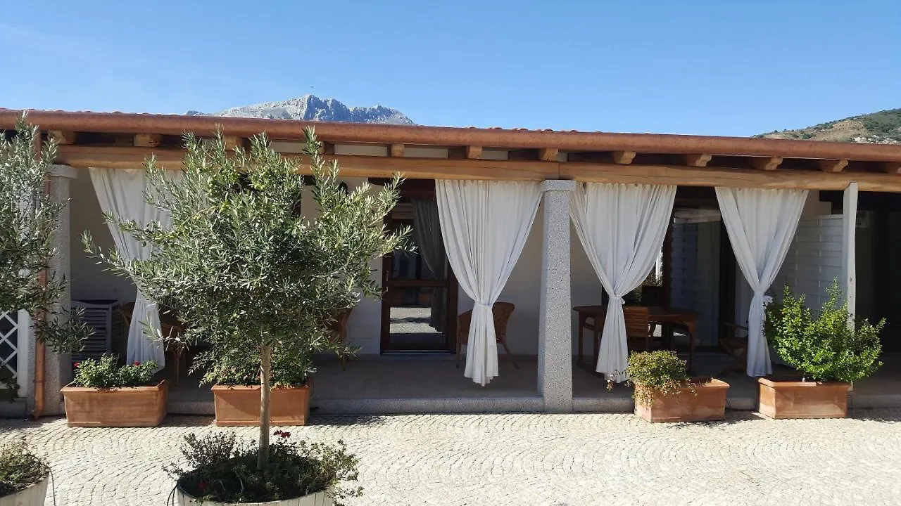 Case Vacanze Nioleo - Apartments And Pool