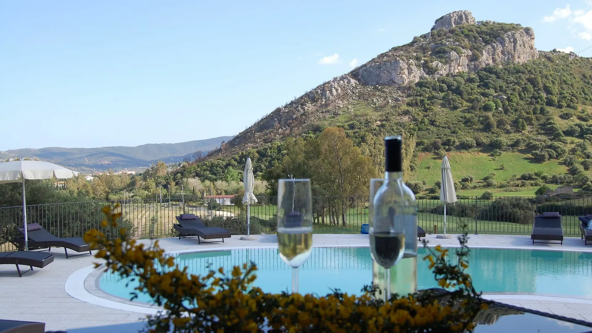 Case Vacanze Nioleo - Apartments And Pool