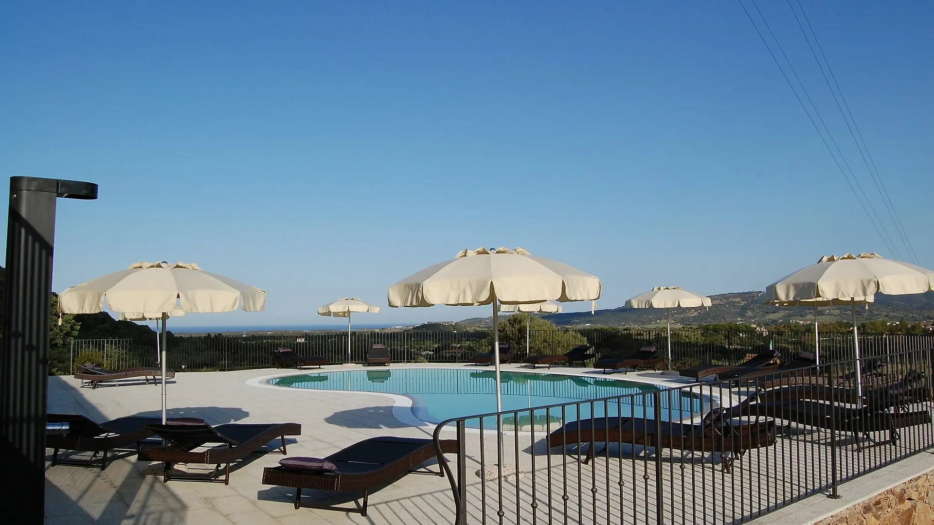 Case Vacanze Nioleo - Apartments And Pool